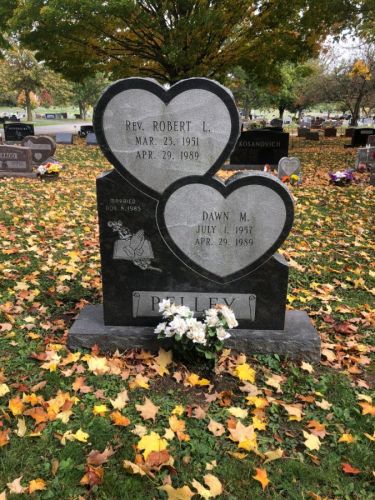 Bob and Dawn Pelley's grave
