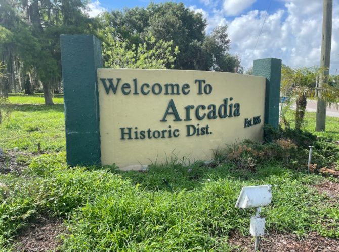 Welcome to Arcadia Sign